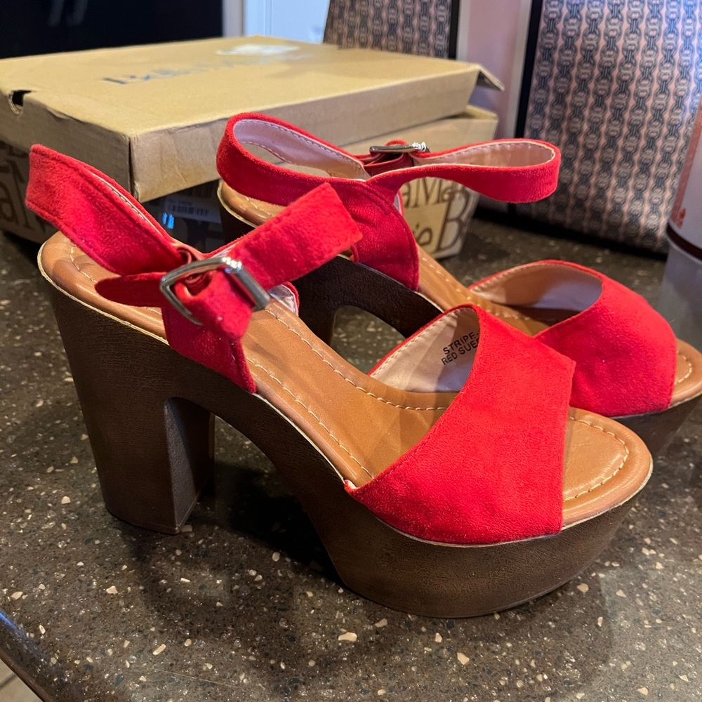 NWOT Bella Marie heels